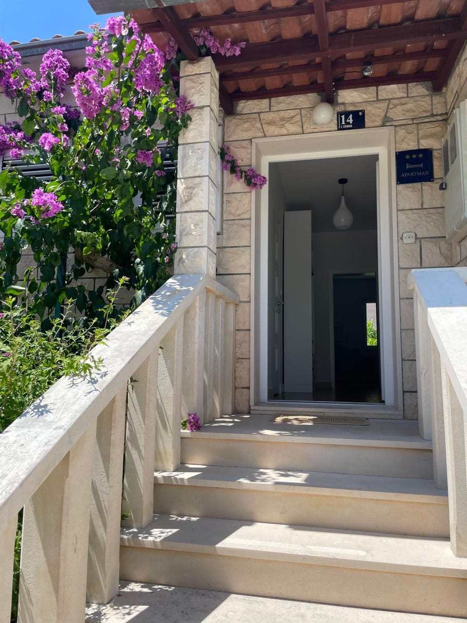 Facade/entrance