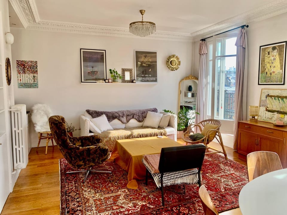 Parisian apartment with balcony Apartment in Paris