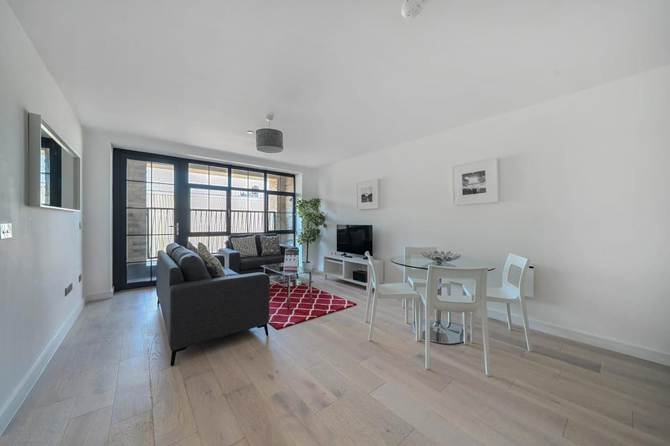 Roomspace Serviced Apartments -Caroline Street Apartment in London
