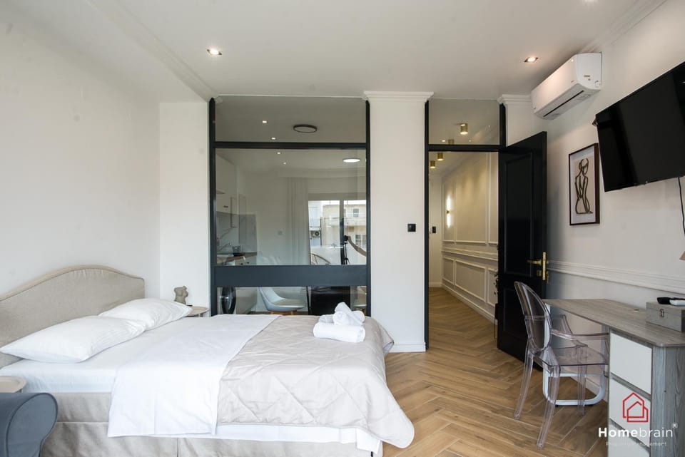 Bed, Living room, Photo of the whole room, Seating area, Bedroom