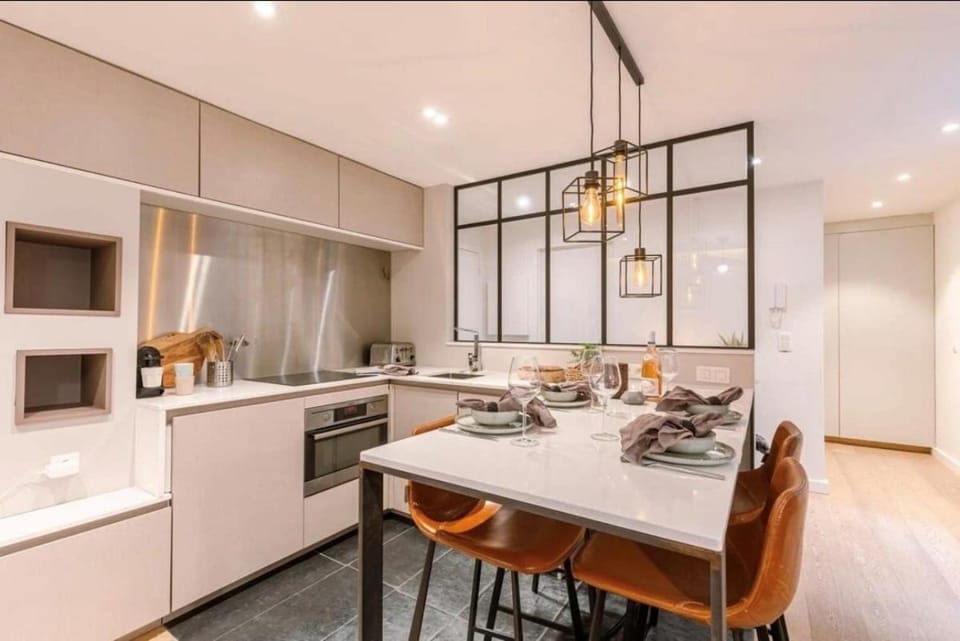 Kitchen or kitchenette, Dining area, dishwasher, minibar, oven, stove, toaster
