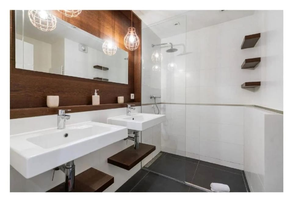 Shower, Bathroom, towels