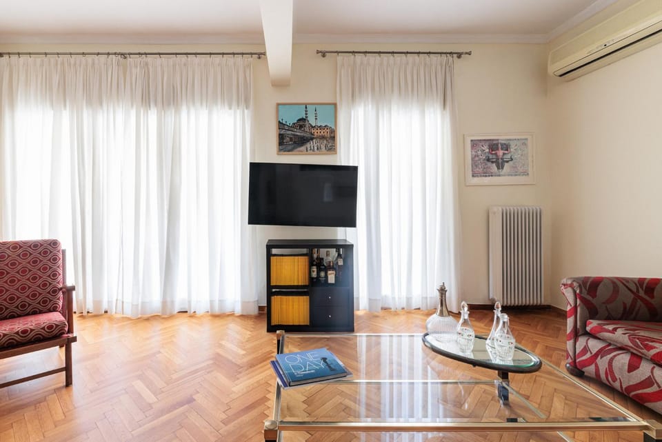 TV and multimedia, Living room, Seating area, air conditioner
