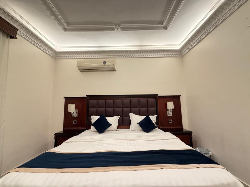 Bed, Bedroom, air conditioner