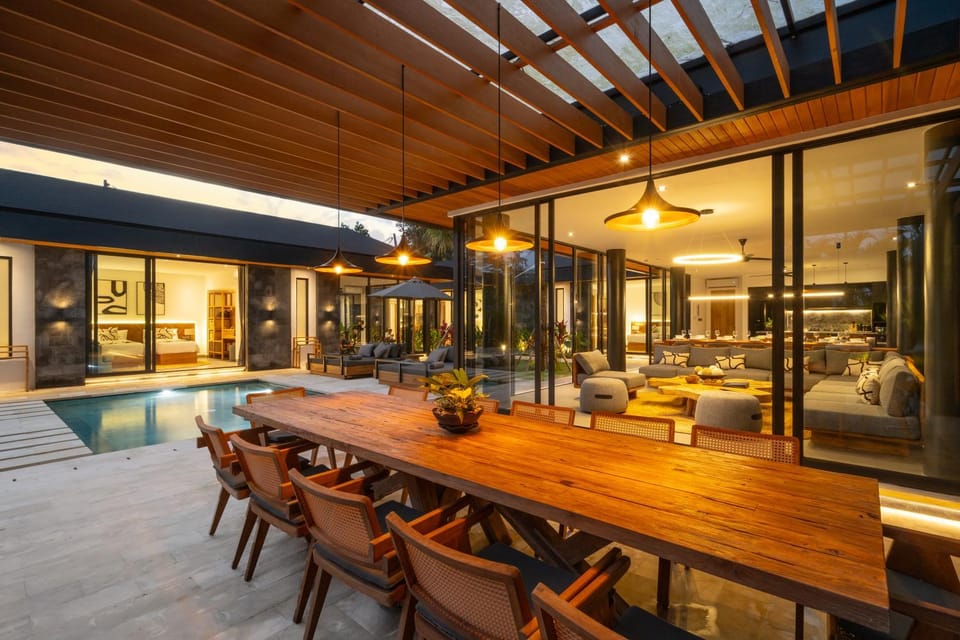 Balcony/Terrace, Living room, Seating area, Dining area, Pool view, Swimming pool, sunbed