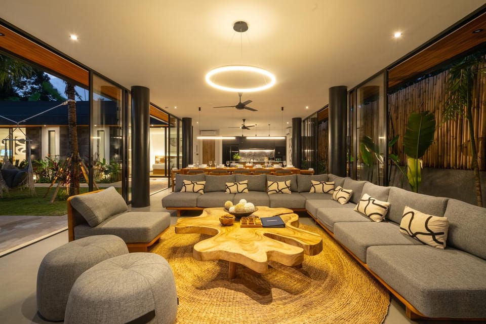 Living room, Seating area, internet