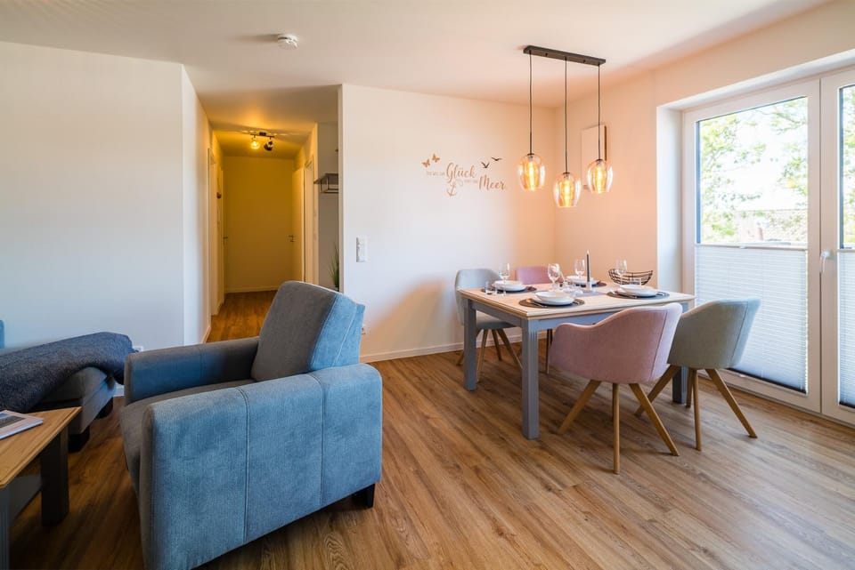 Seating area, Dining area