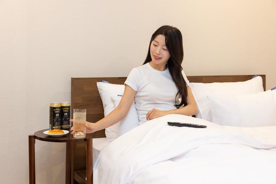 Bed, People, Drinks