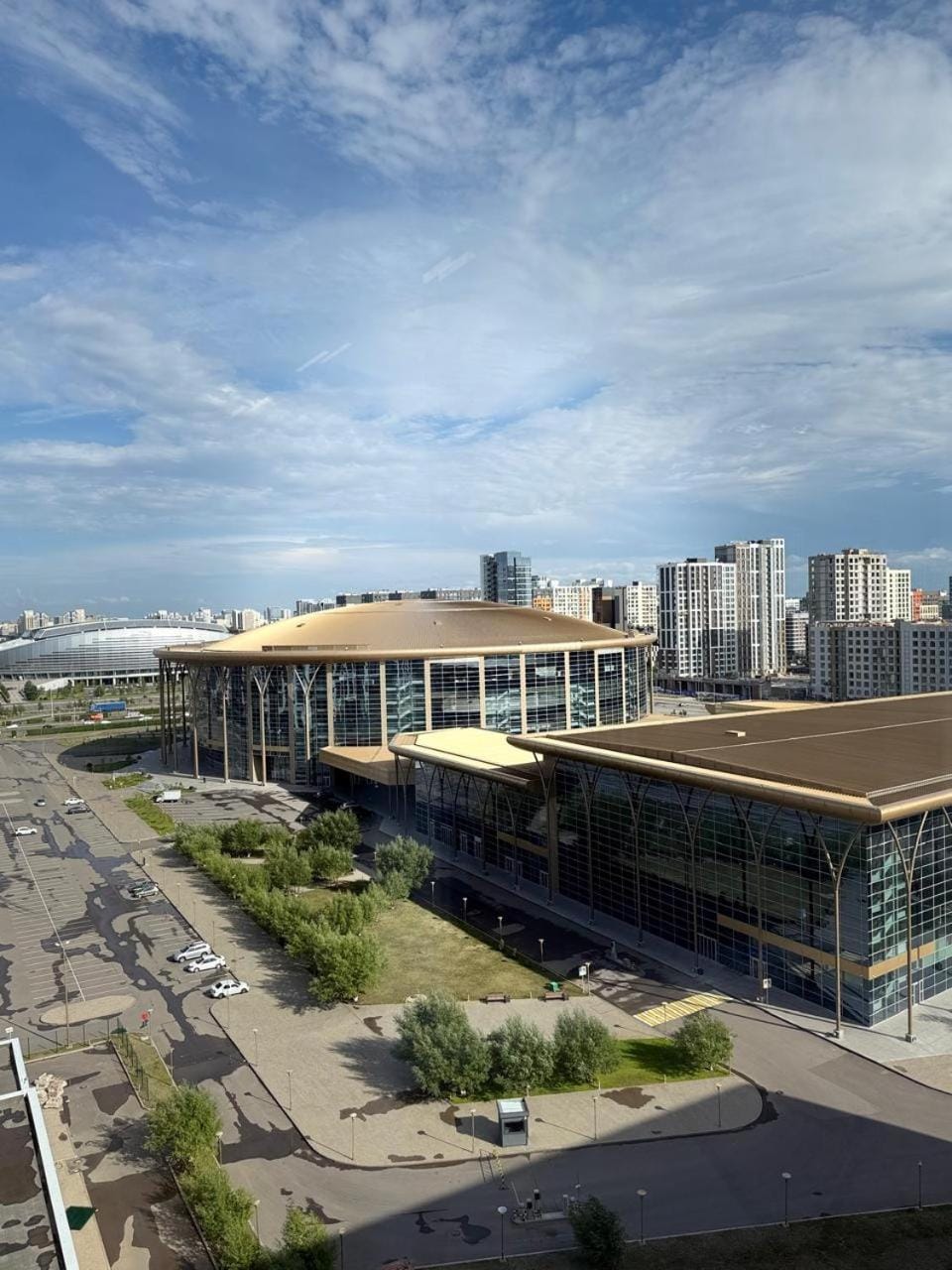 Property building, Day, City view, Street view, Location, Parking