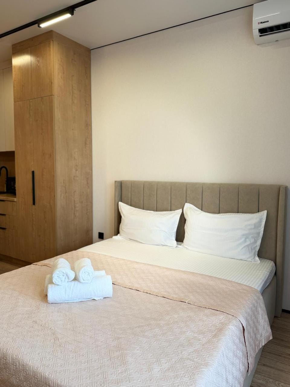 Bed, Bedroom, towels, air conditioner