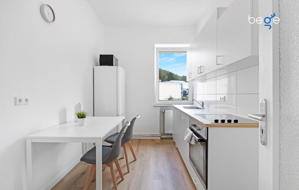 Kitchen or kitchenette, Dining area, oven, stove