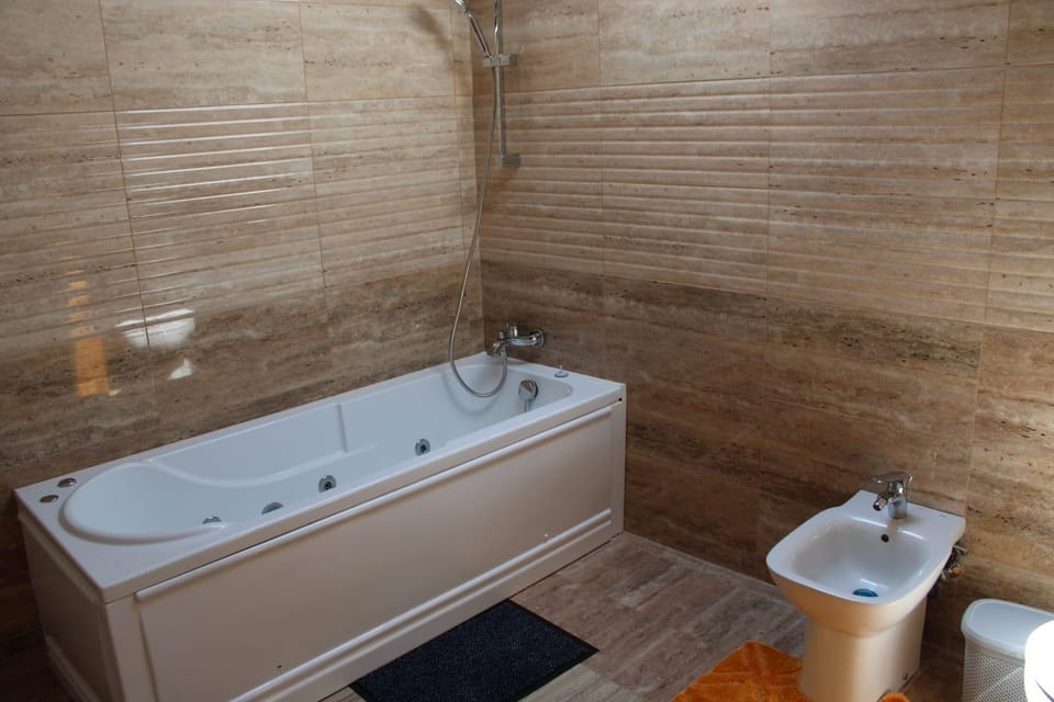 Shower, Hot Tub, Bathroom, Bath