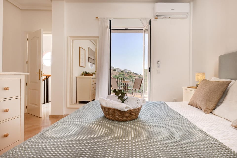 Sunrise Hill Penthouse in Casares Apartment in Costa del Sol