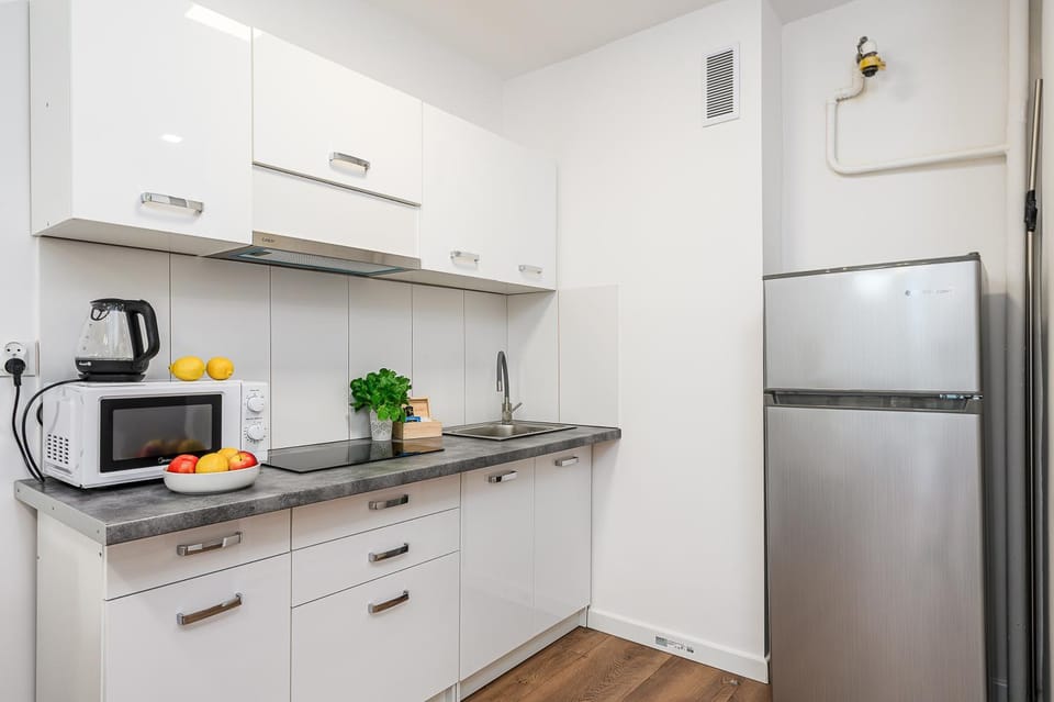 Kitchen or kitchenette, oven