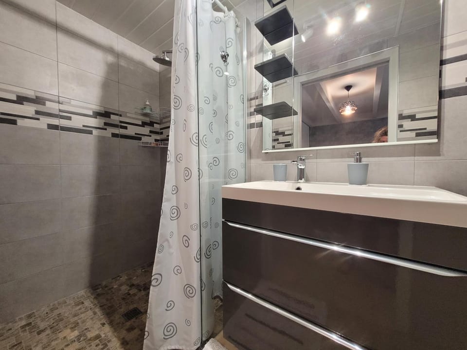 Bathroom, Living room