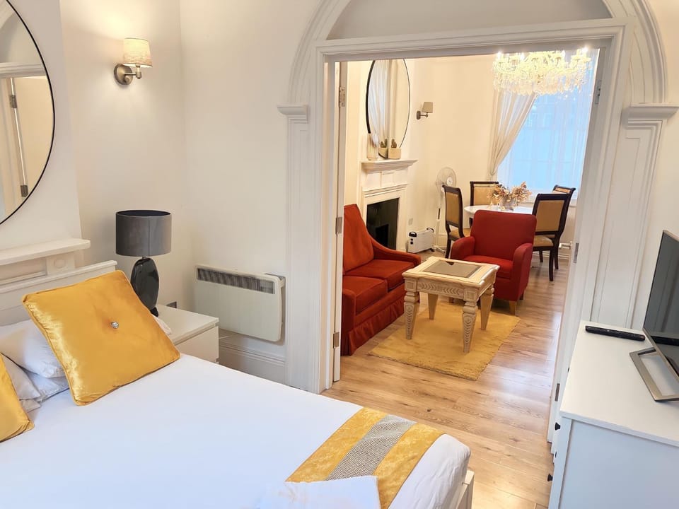 The Hyde Park One Bedroom Suite Apartment in City of Westminster