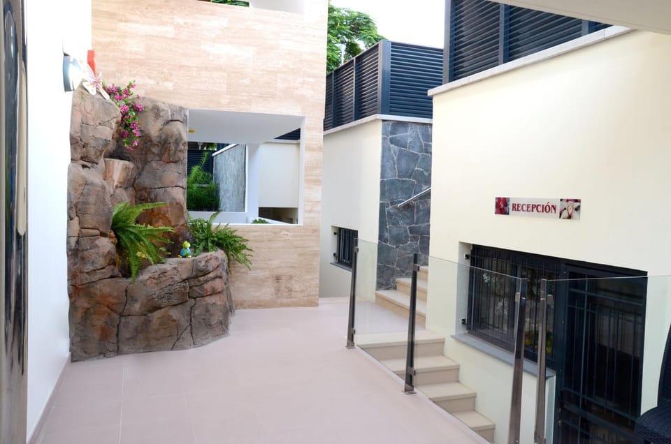 Property building, Facade/entrance