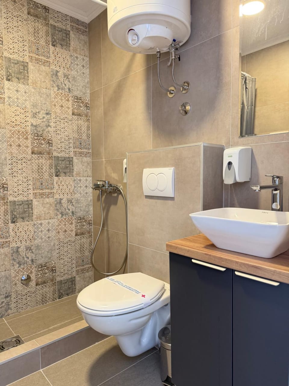 Shower, Toilet, towels