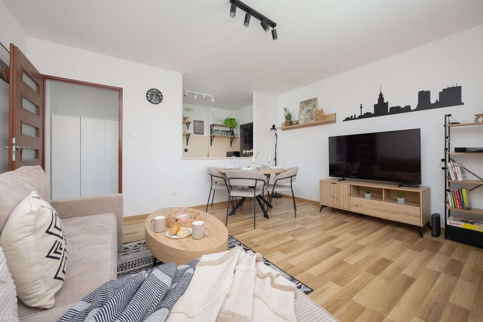 TV and multimedia, Kitchen or kitchenette, Living room, Seating area, Evening entertainment
