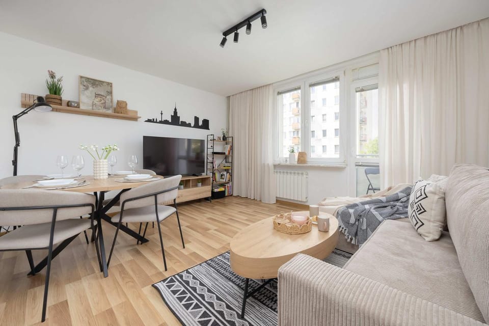 TV and multimedia, Living room, Seating area, Evening entertainment