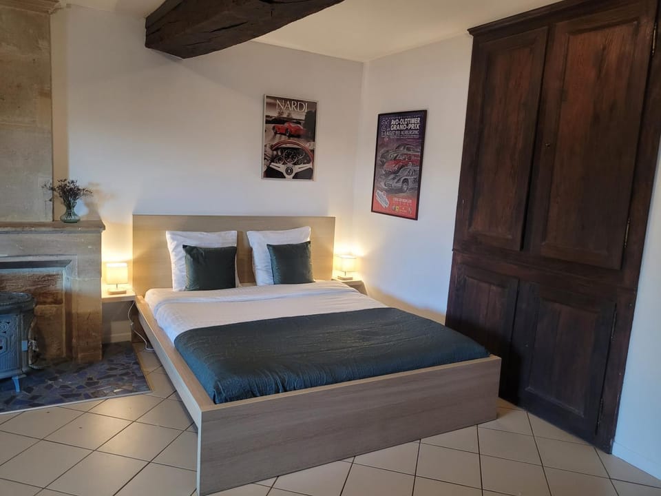 Bed, Photo of the whole room