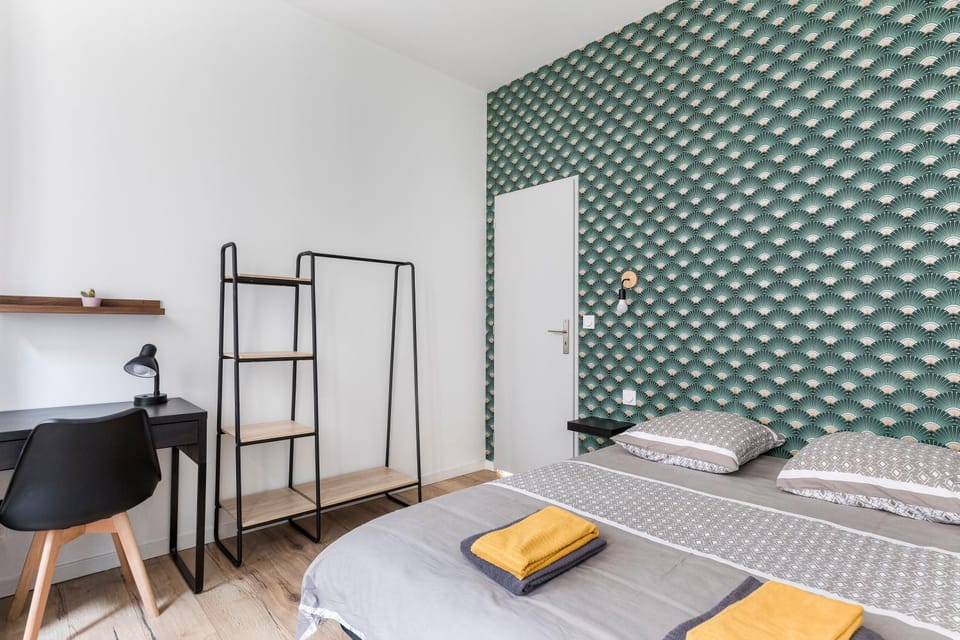 Bed, Photo of the whole room, Bedroom, towels