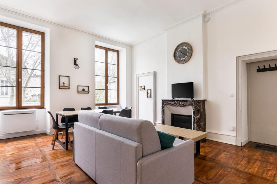 Communal lounge/ TV room, TV and multimedia, Living room, Seating area