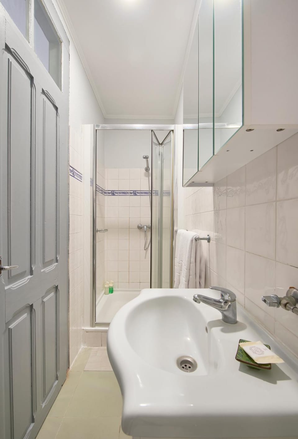 Shower, Bathroom, towels