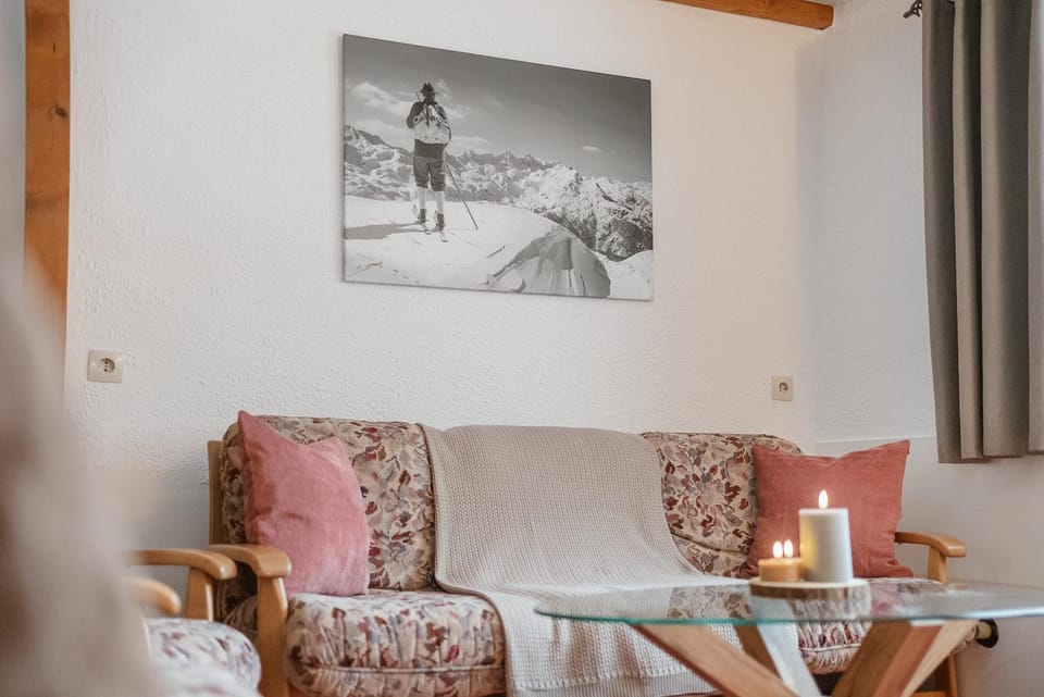 Communal lounge/ TV room, Living room, Decorative detail, Dining area