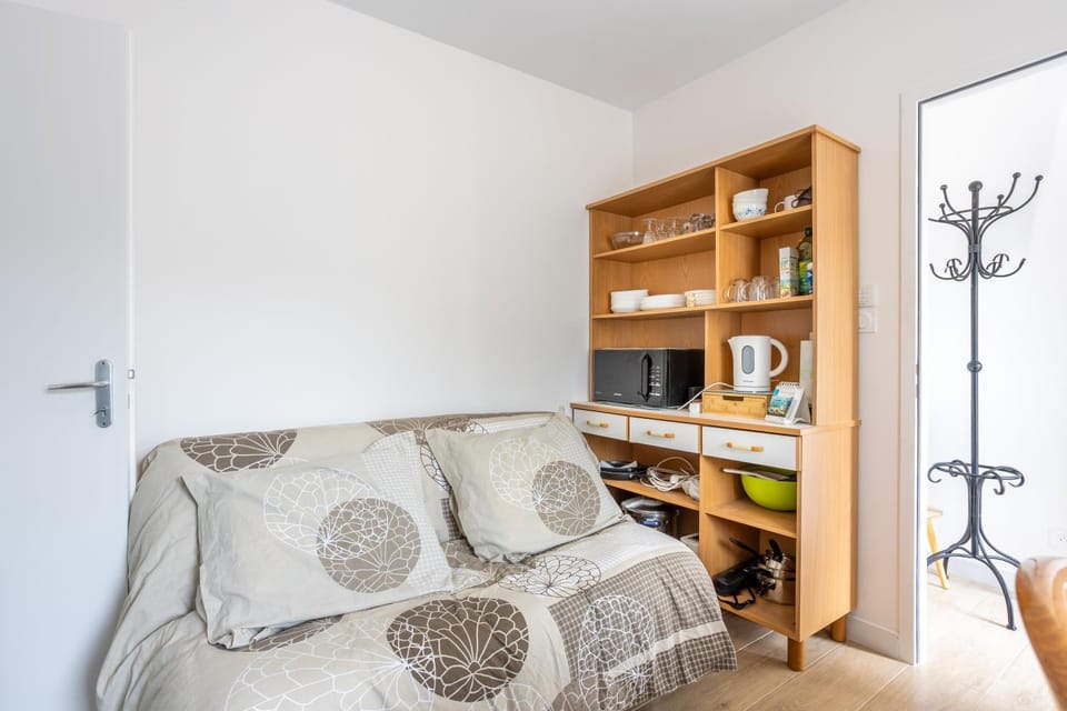 Property building, Living room, Bedroom