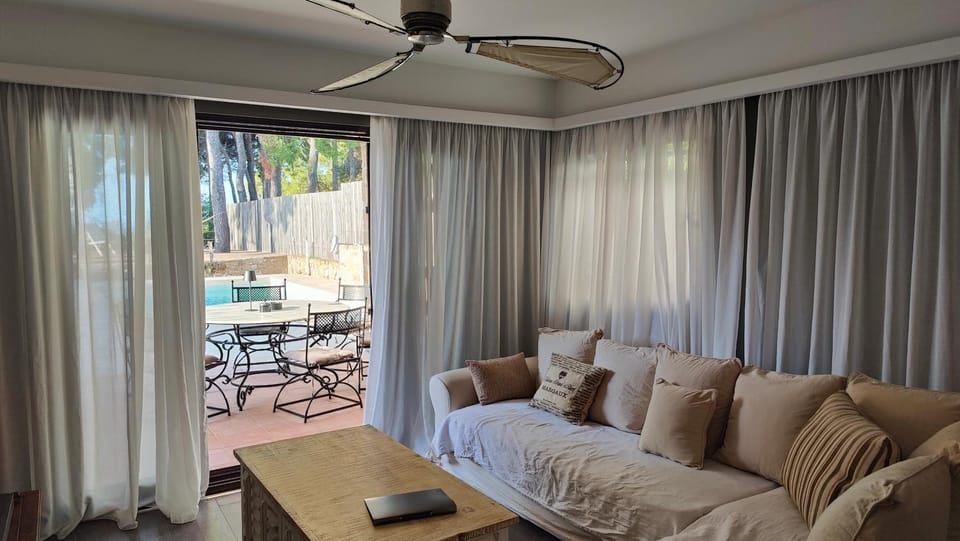 Living room, Photo of the whole room, Seating area, Dining area
