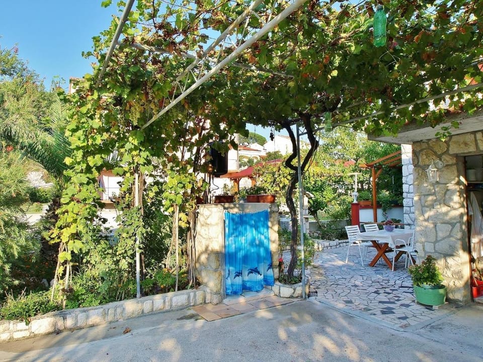 Location, children, Family