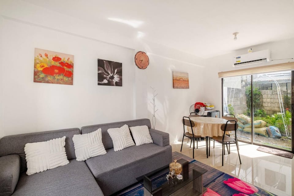 Living room, Decorative detail, Dining area