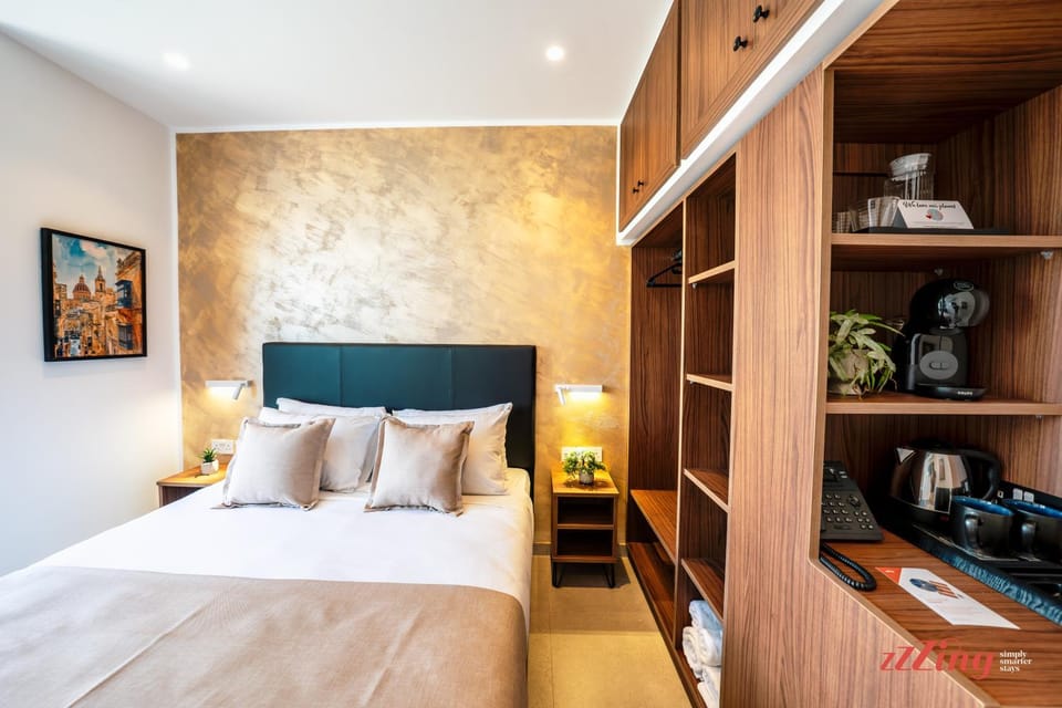 Bed, Coffee/tea facilities, wardrobe