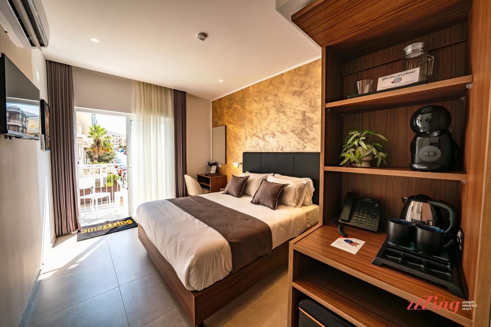 Bed, Balcony/Terrace, Bedroom