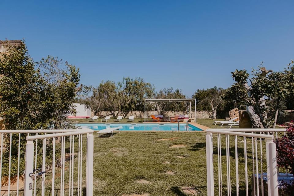 Garden view, Pool view, Swimming pool, sunbed