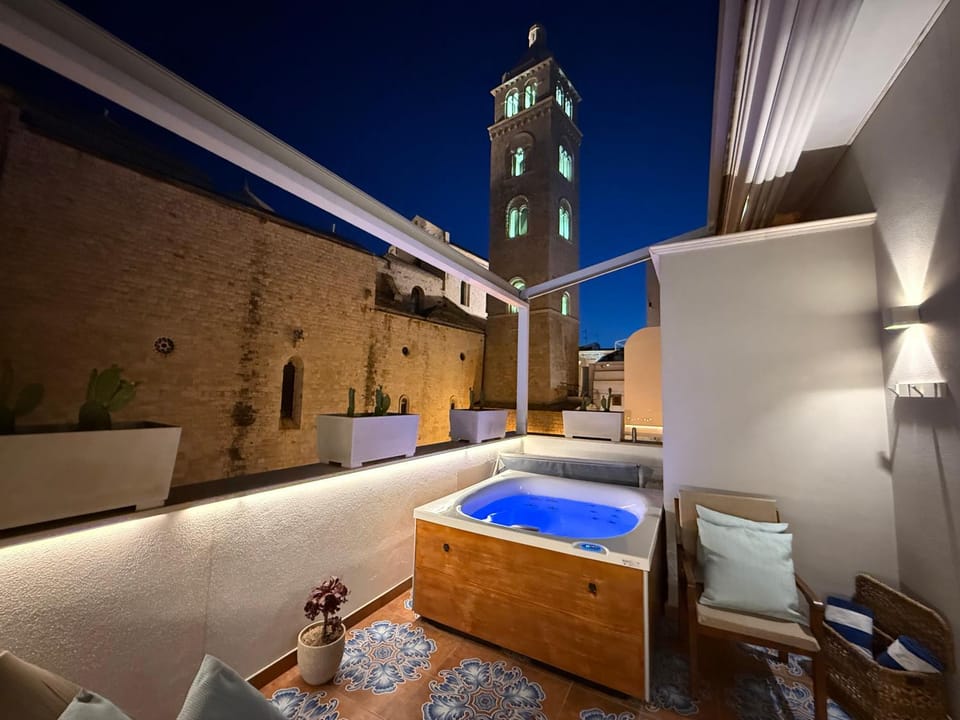 Hot Tub, View (from property/room), Balcony/Terrace
