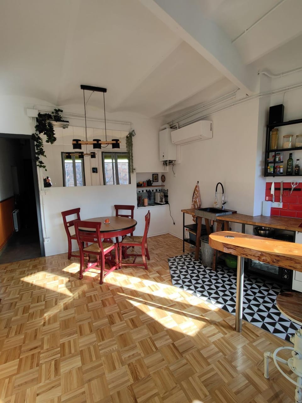 Living room, Dining area, air conditioner