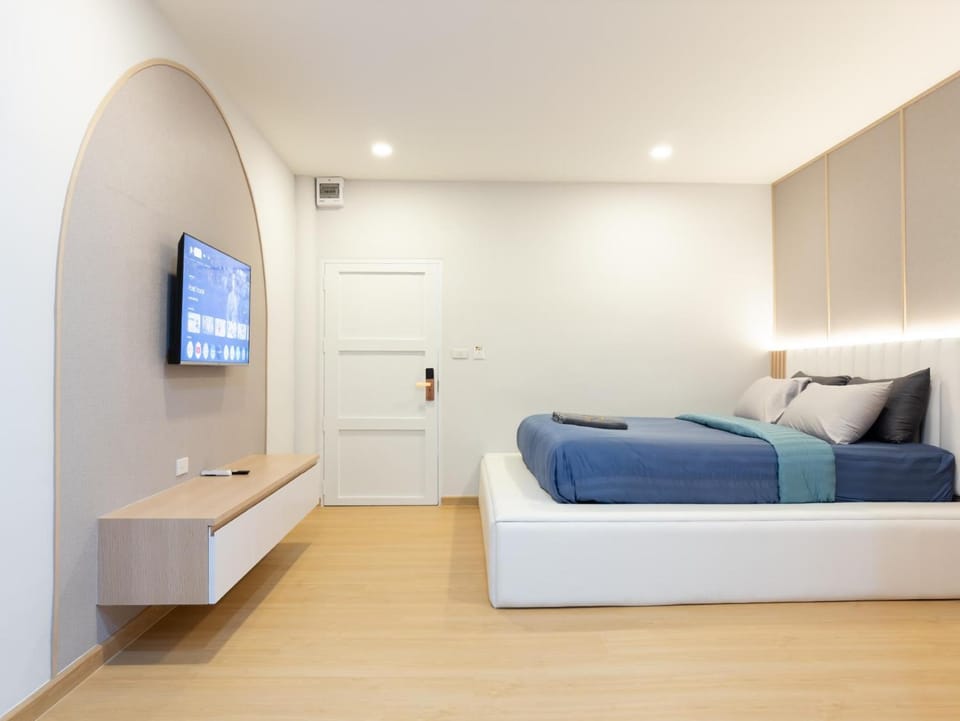 Bed, Photo of the whole room