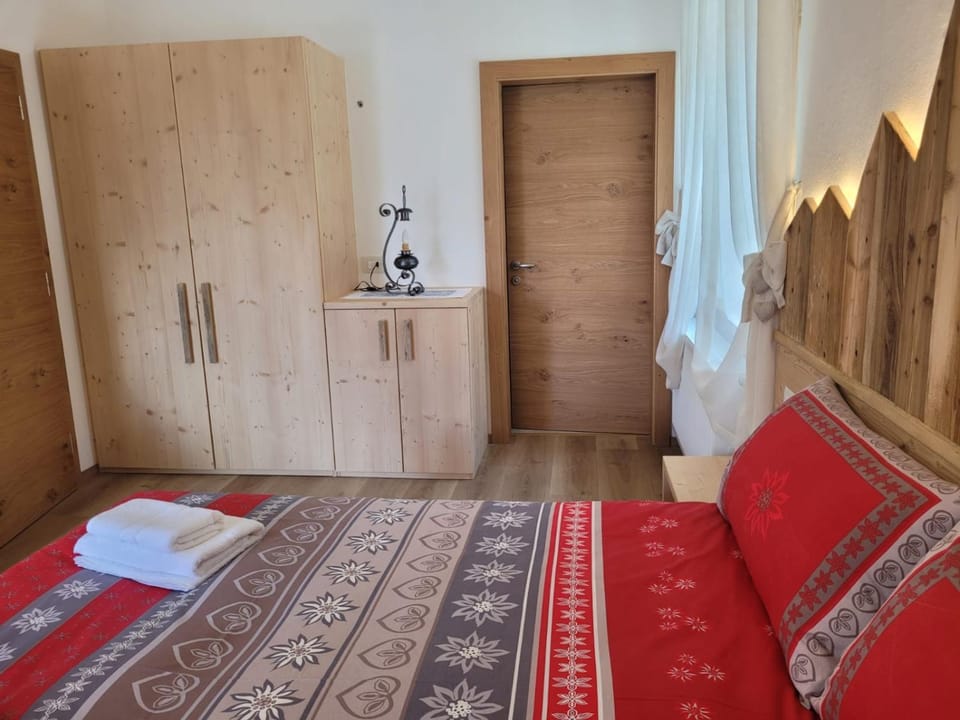 Photo of the whole room, wardrobe