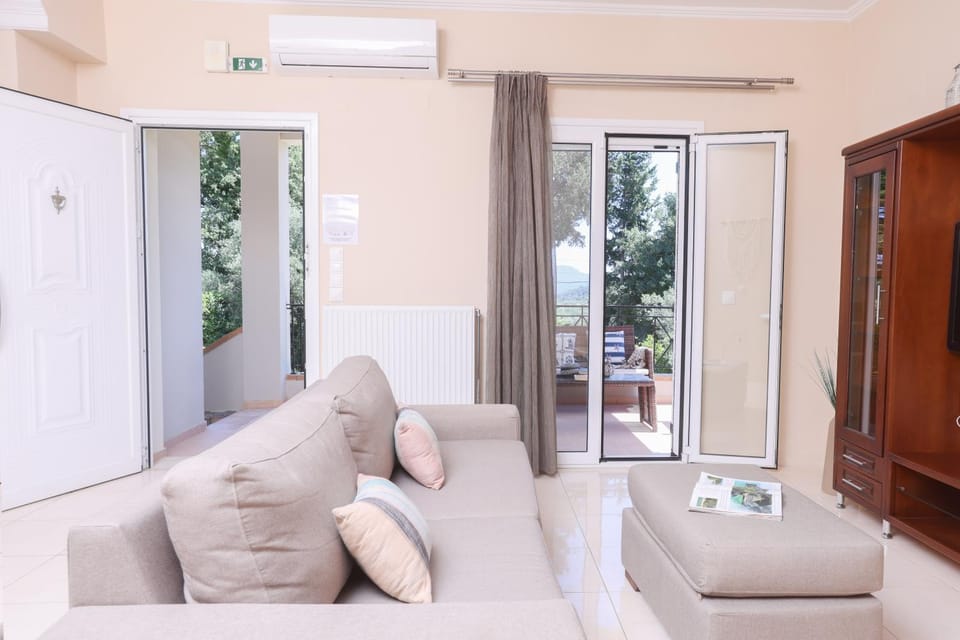 Balcony/Terrace, Living room, Seating area, air conditioner