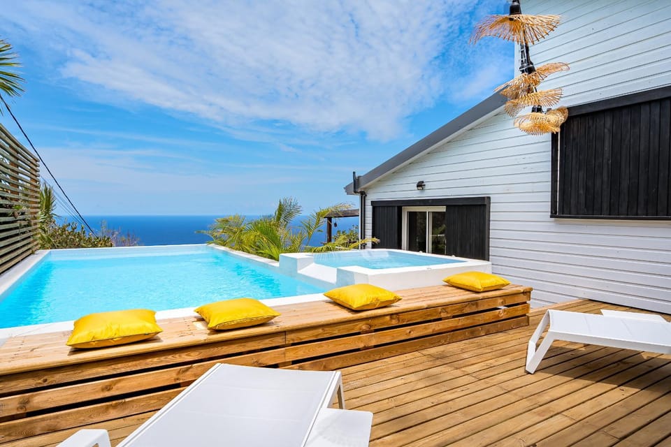 Villa Camomille, piscine au sel chauffée, vue océan Villa in Saint-Leu