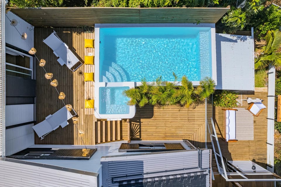 Pool view, Pool view