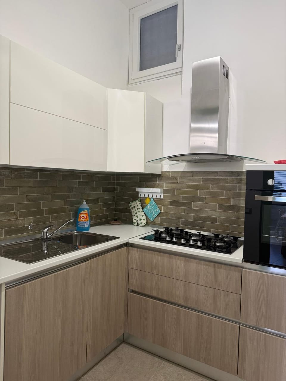 Kitchen or kitchenette, dishwasher