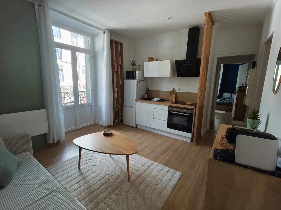 Kitchen or kitchenette, Living room, Seating area, oven, stove