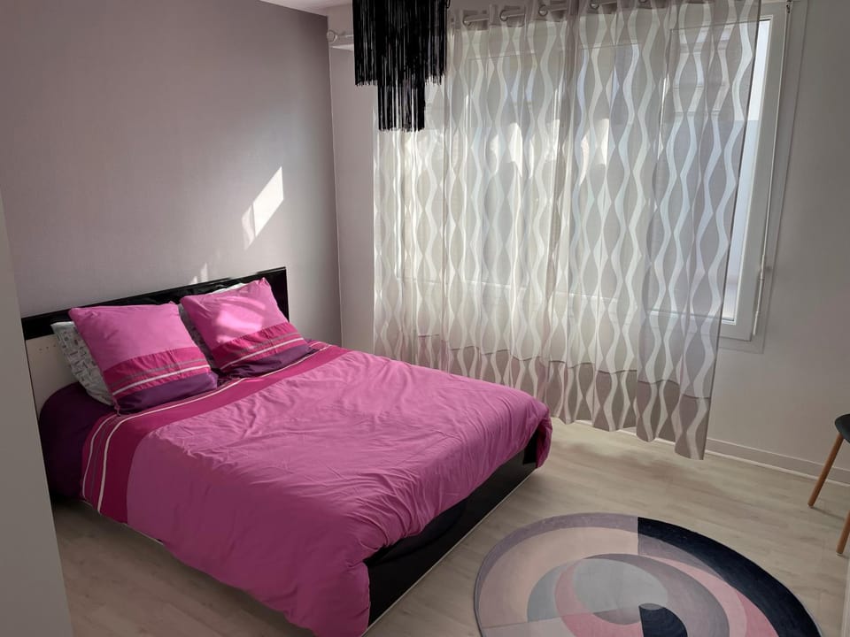 Bed, Night, Photo of the whole room, Bedroom