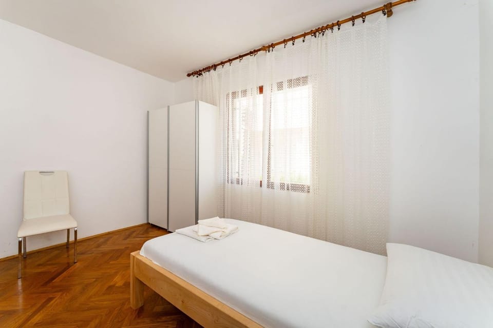 Drazen Charming Three Bedroom Apartment Apartment in Novalja