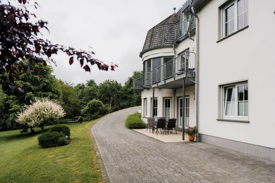 Property building, Garden, Balcony/Terrace