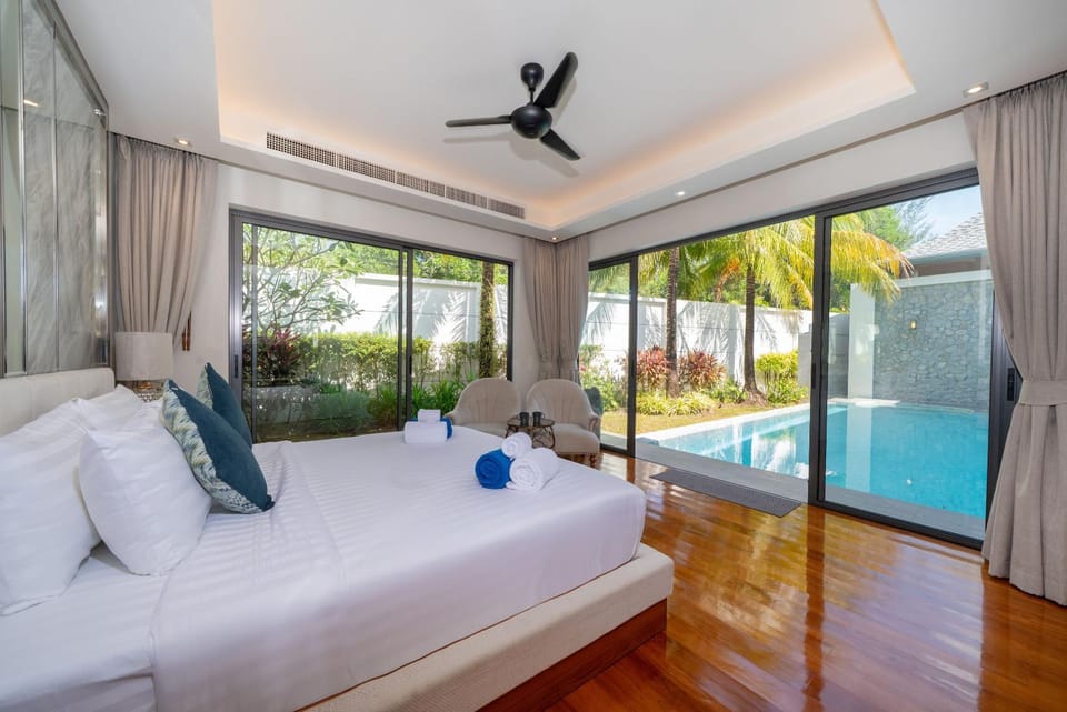 Bed, Bedroom, Pool view