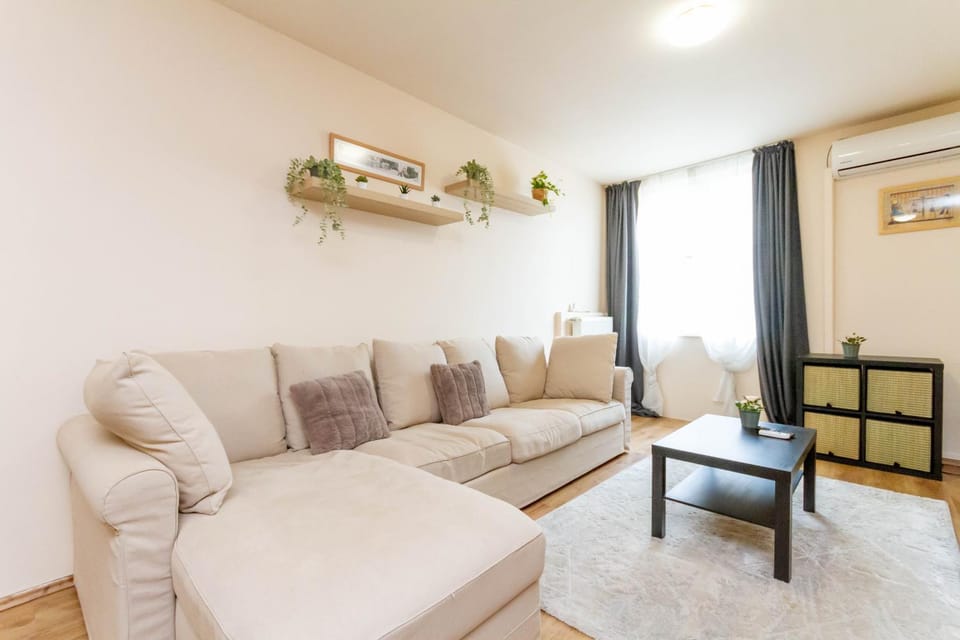 2BDR Contempo Retreat with FREE Parking by NW Apartment in Budapest
